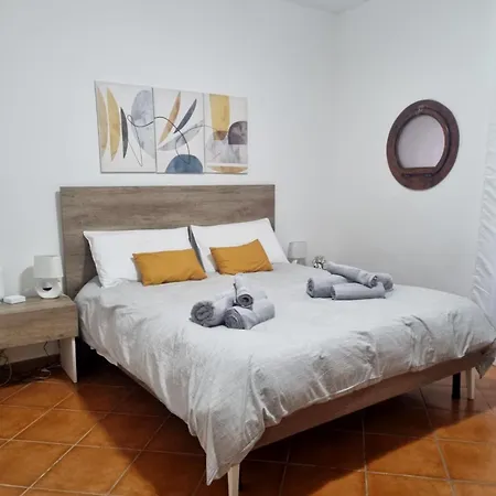 Casa Mari-albergheria In Palermo's Historic Center *